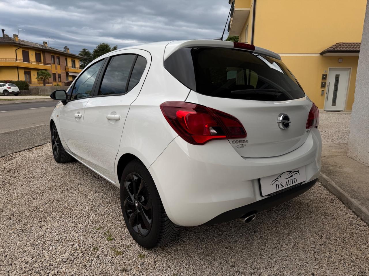 Opel Corsa 1.3 b-color 75cv