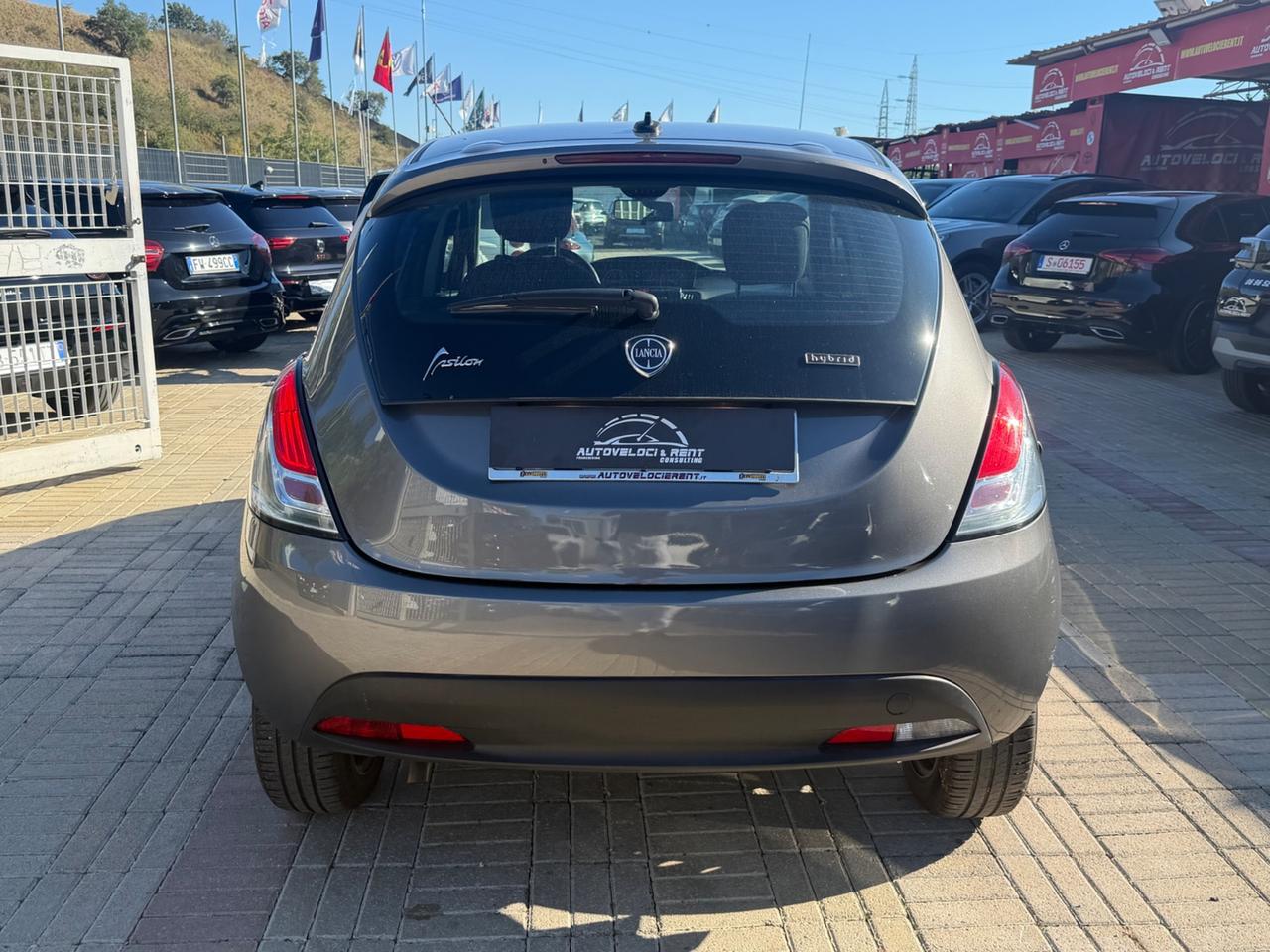 Lancia Ypsilon 1.0 FireFly 5 porte S&S Hybrid Ecochic Silver