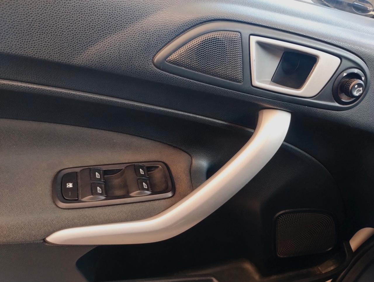 Ford Fiesta 1.4 TDCi 70CV 5 porte Titanium