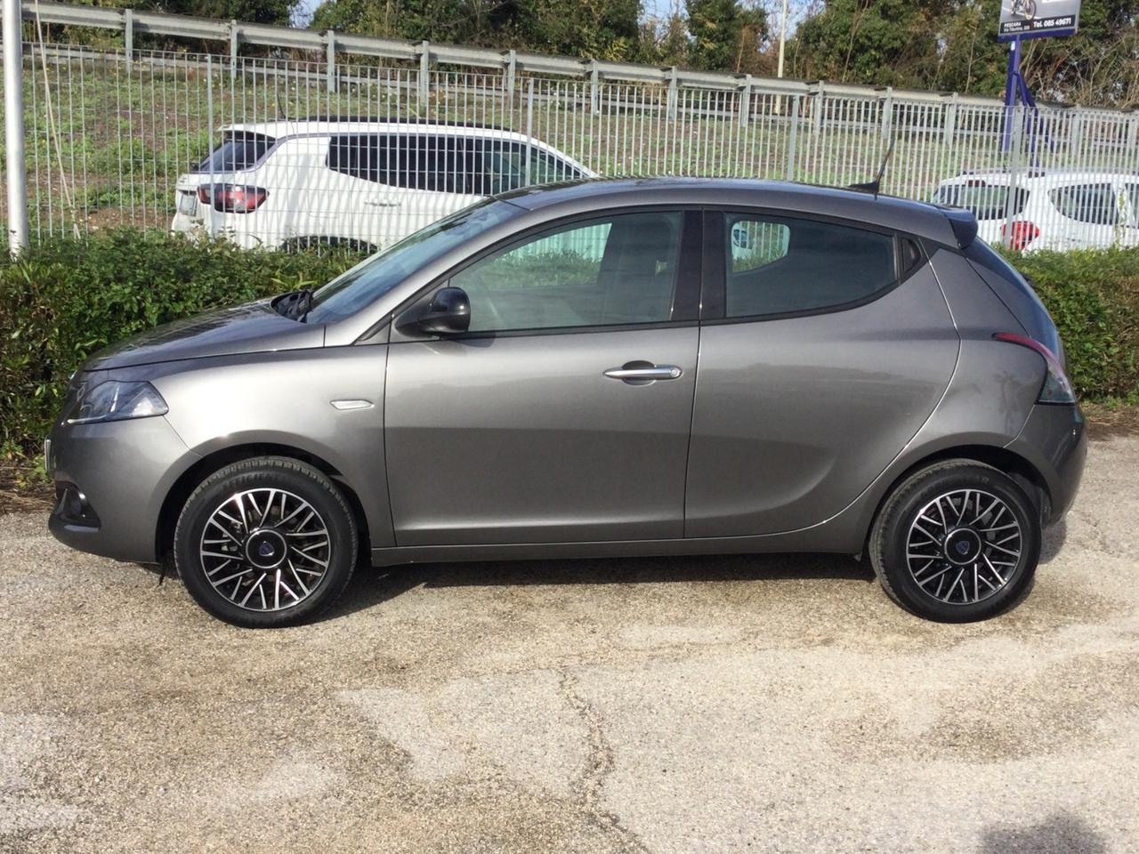 Lancia Ypsilon 1.0 FireFly 5 porte S&S Hybrid Platino