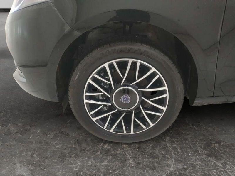 Lancia Ypsilon 1.0 firefly hybrid Platino s&s 70cv