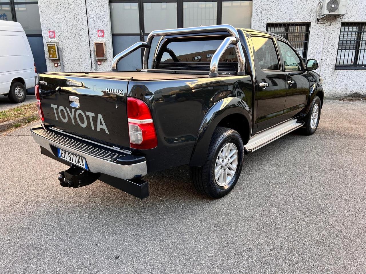 Toyota Hilux Autocarro 5Posti