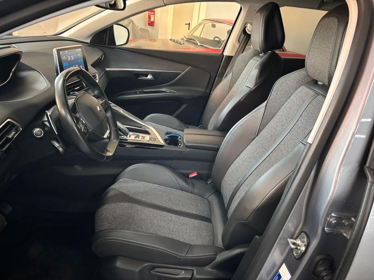 Peugeot 3008 BlueHDi 130 EAT8 Allure