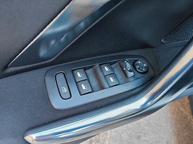 PEUGEOT 2008 1.6 HDI 92 CV ALLURE *NAVI* - 2015