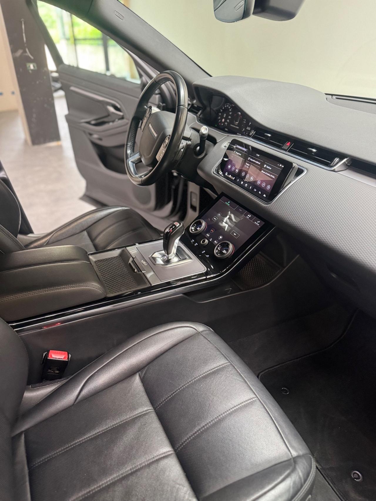 RANGE ROVER EVOQUE AUTOCARRO IBRIDA TOTAL BLACK