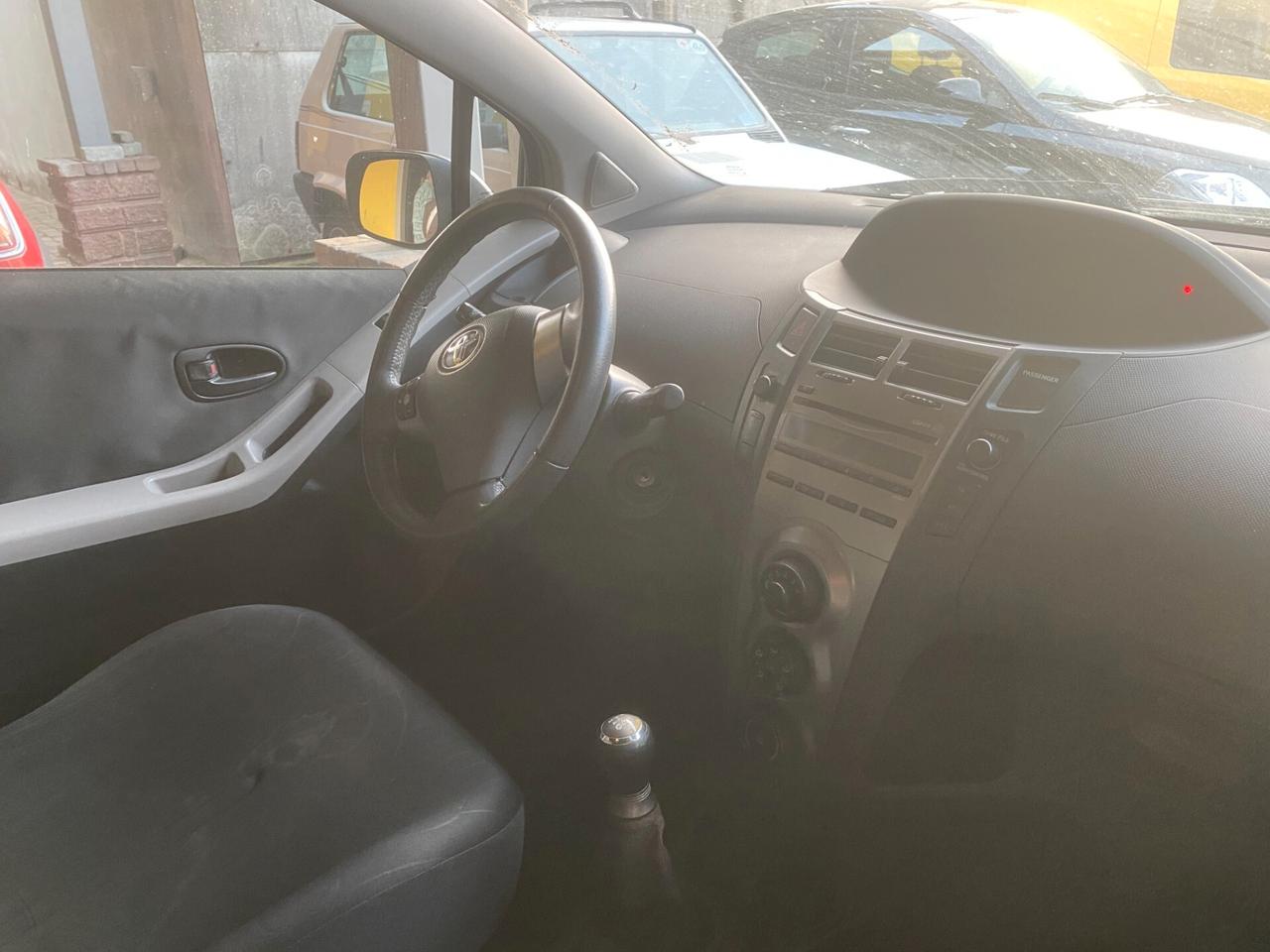 Toyota Yaris 1.0 5 porte Now benzina NEOPATENTATI