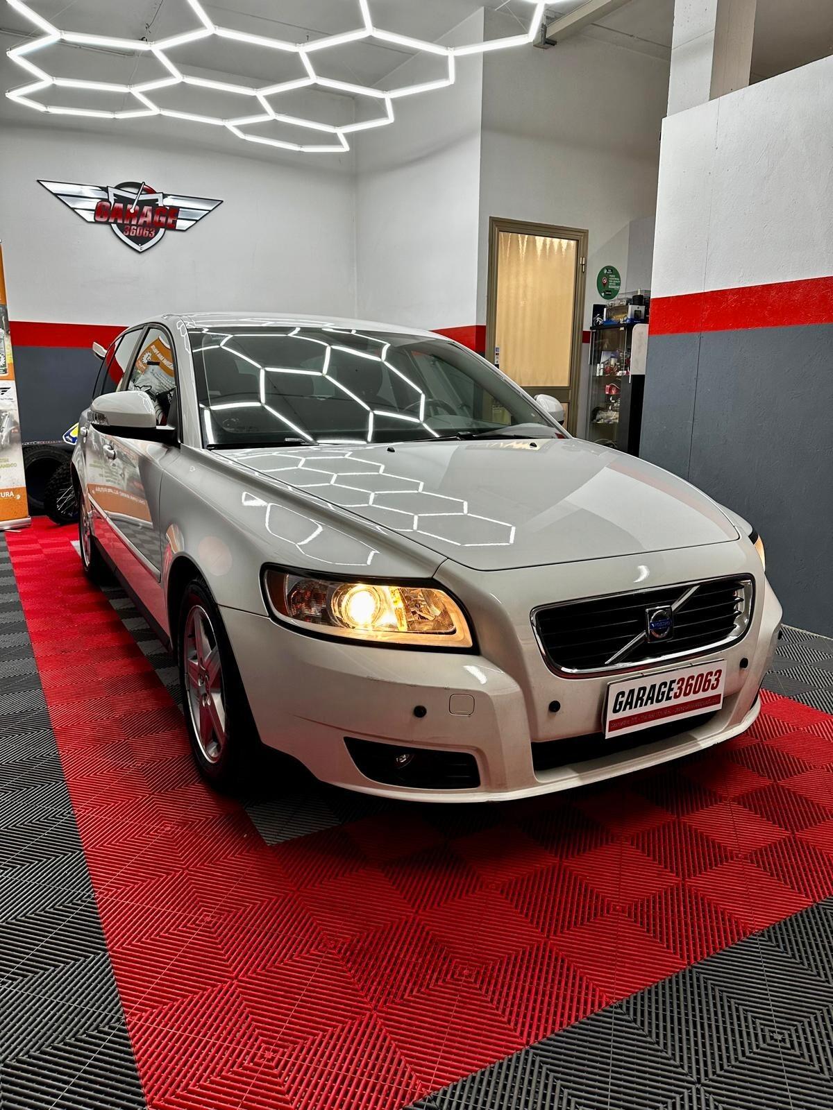 Volvo V50 D2 R-design