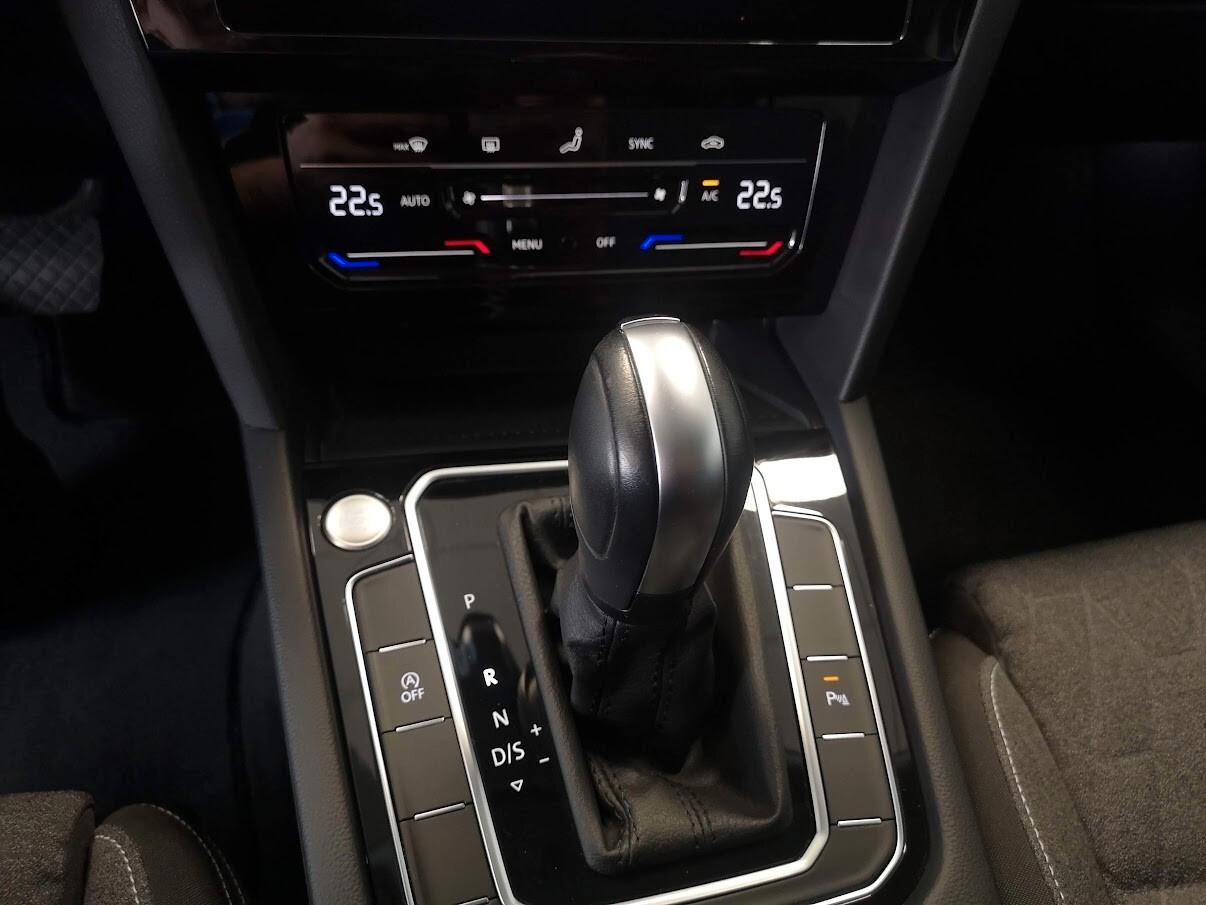 Volkswagen Passat Variant 2.0 TDI SCR EVO DSG Business NAVI - RETROCAMERA