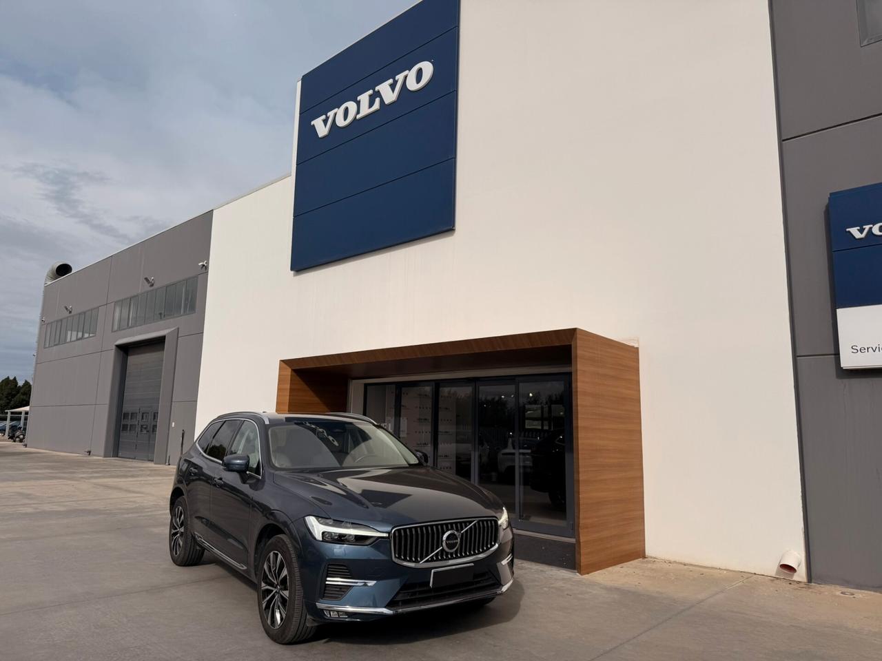 Volvo XC 60 XC60 B4 (d) automatico Plus Bright