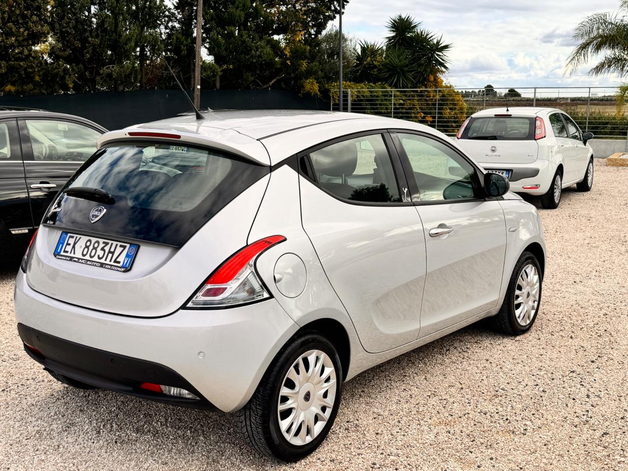 Lancia Ypsilon 0.9 TwinAir 85 CV 5 porte S&S Gold