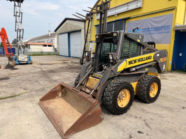 Mini pala gommata NEW HOLLAND LS180