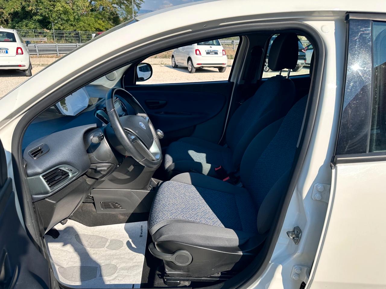 Lancia Ypsilon 1.0 FireFly 5 porte S&S Hybrid Gold