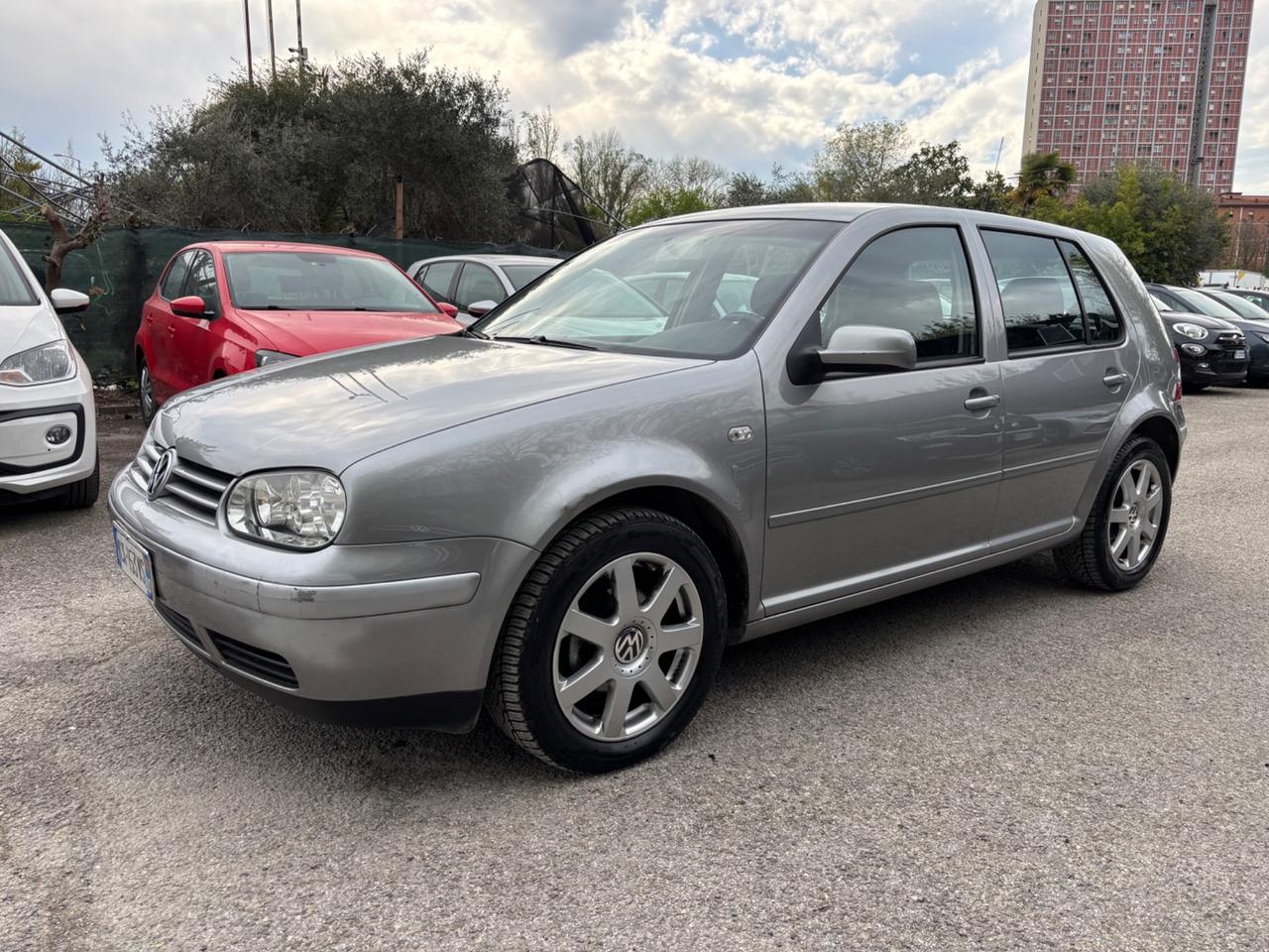 Volkswagen Golf 1.6 5 porte Highline OK NEOPATENTATI