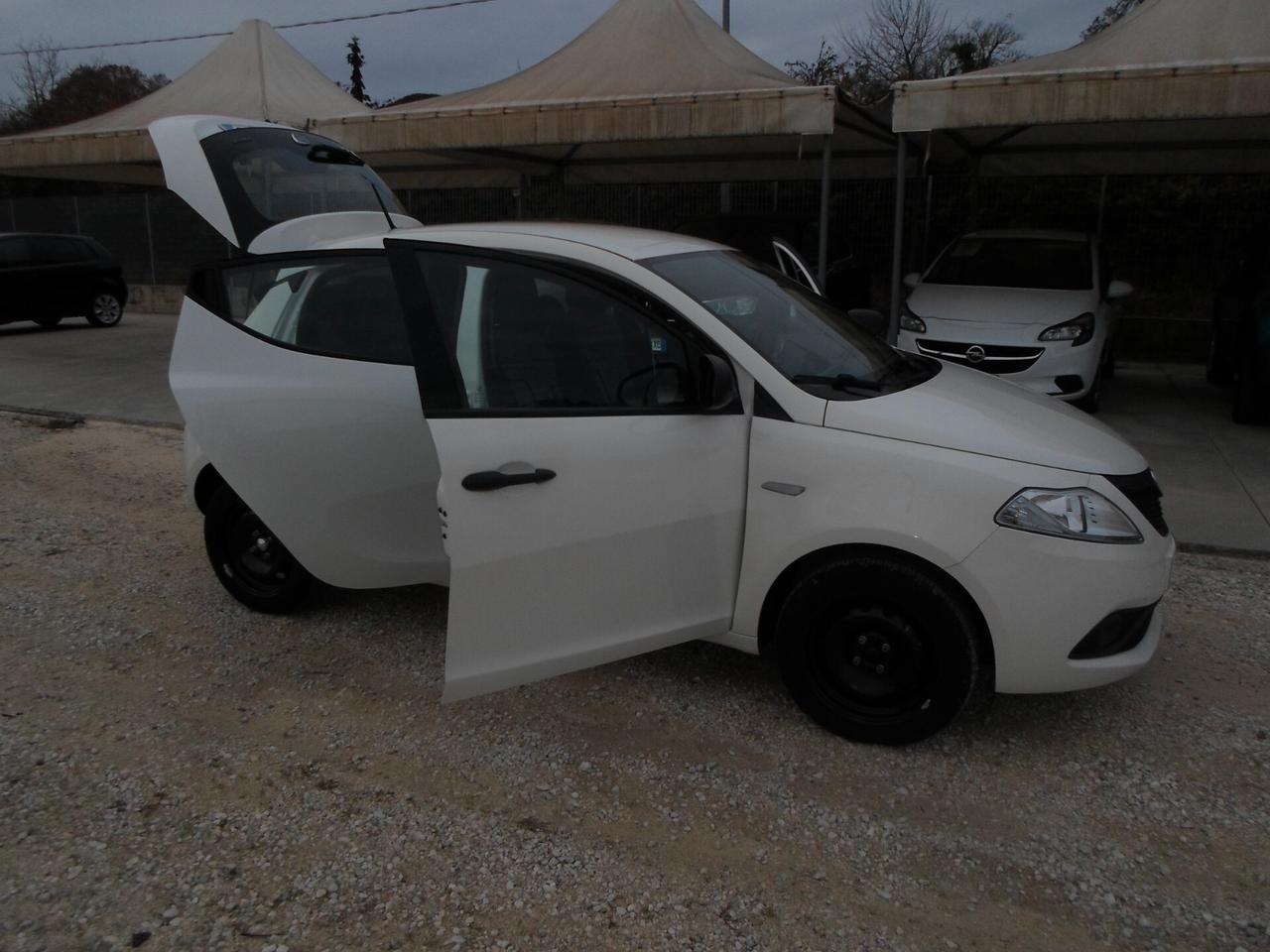 Lancia Ypsilon 1.0 FireFly 5 porte S&S Hybrid Ecochic Gold