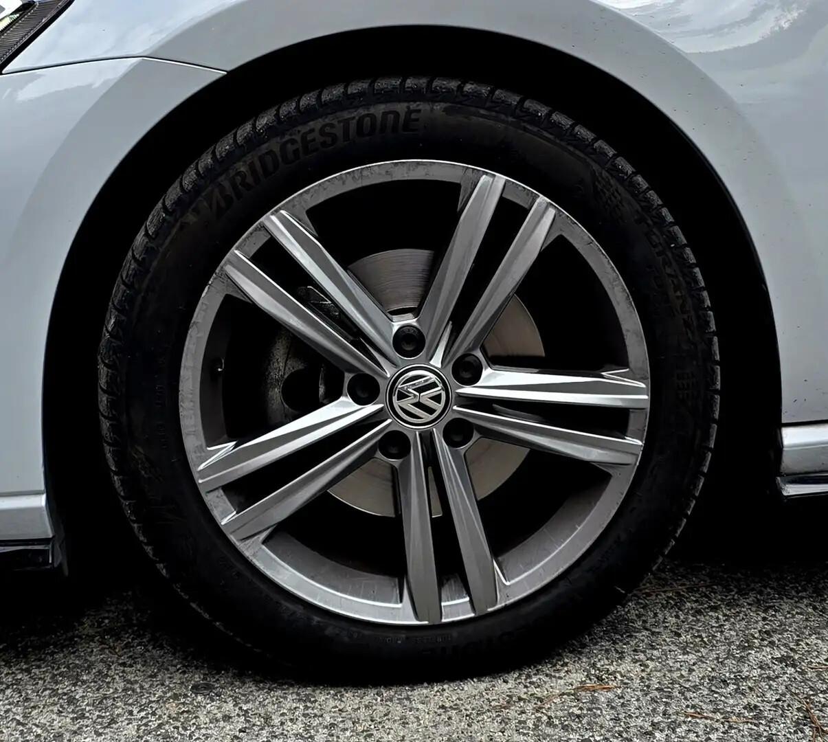 Volkswagen Golf 5p 1.6 tdi R line 115cv dsg grigio gesso