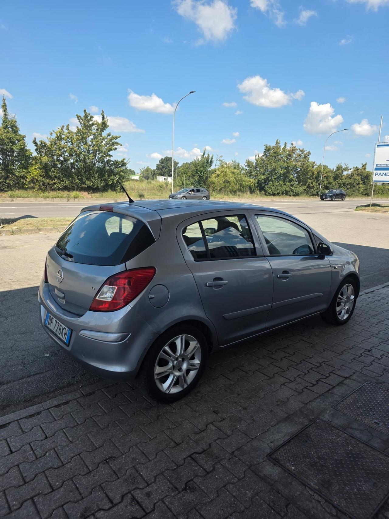 Opel Corsa 1.2 5 porte GPL