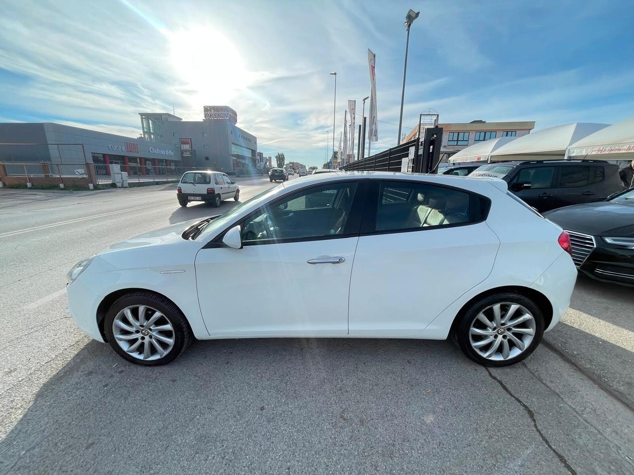 Alfa Romeo Giulietta 1.6 JTDm-2 105 CV Distinctive