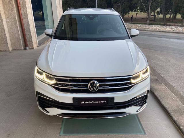 VOLKSWAGEN Tiguan 2.0 TDI 150 CV SCR DSG R-Line LUCI AMBIENTE