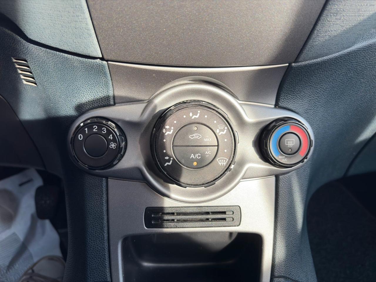 Ford Fiesta TITANIUM 1.2 5P. UNICO PROPRIETARIO