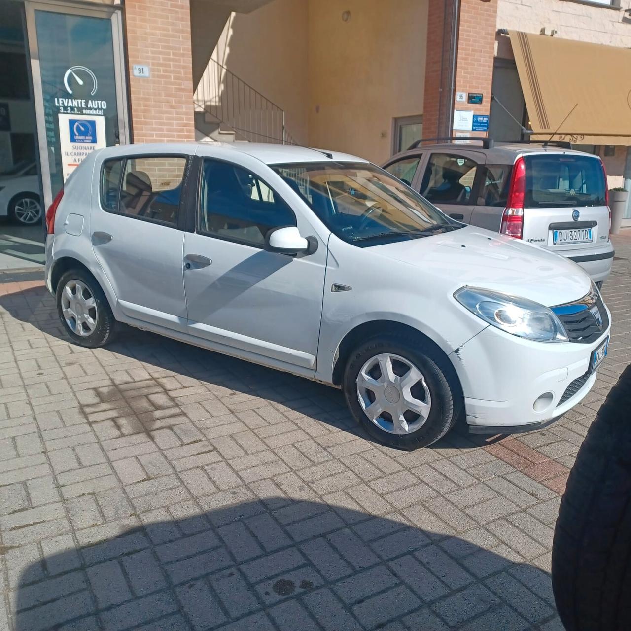 153.628KM ECONOMICA GPL DI FABBRICA SANDERO 1.4
