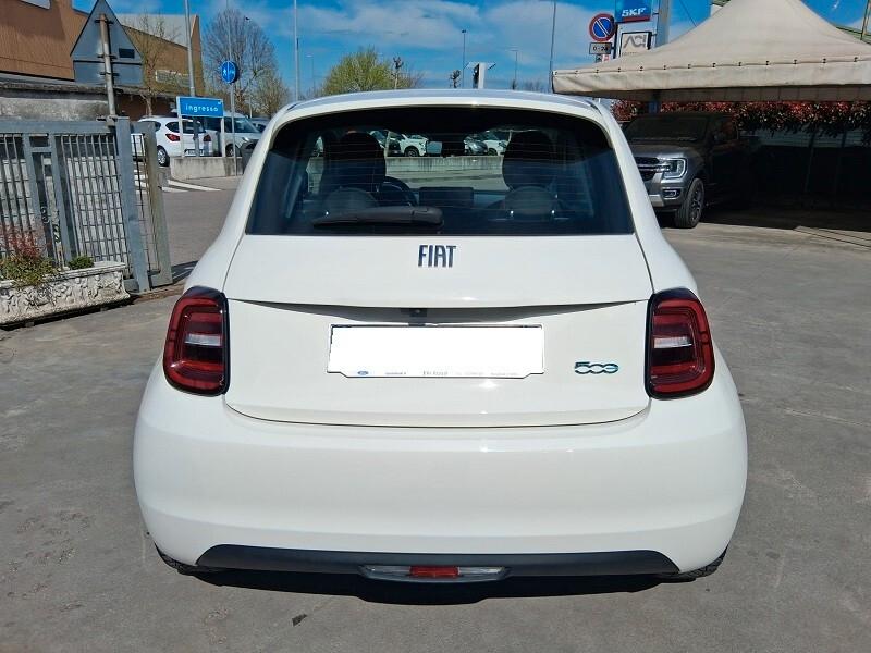 Fiat 500 500e Berlina 42 kWh Icon (575)