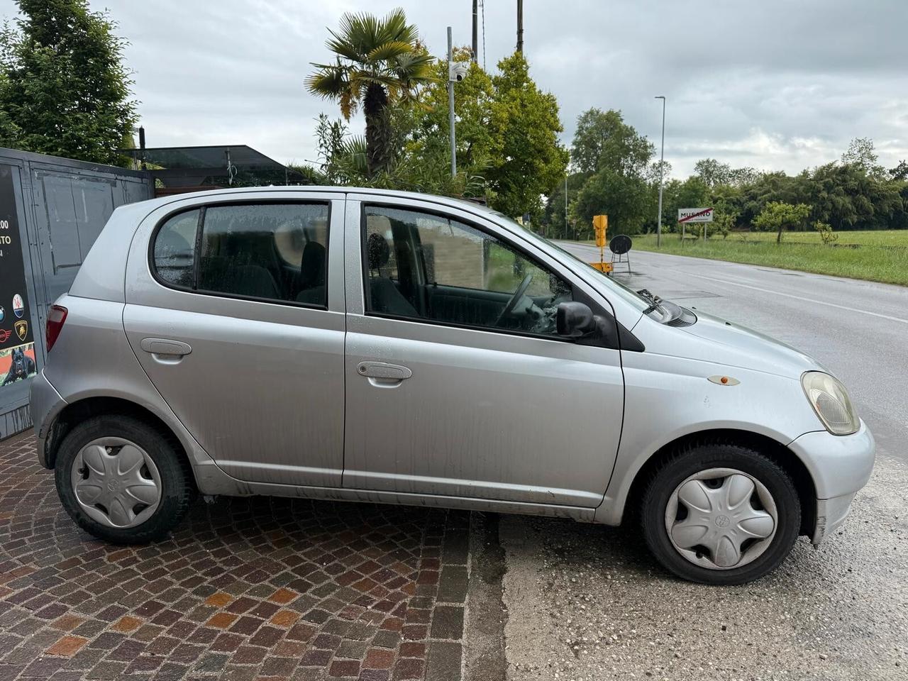 Toyota Yaris 1.0i 16V cat 5 porte Sol '03