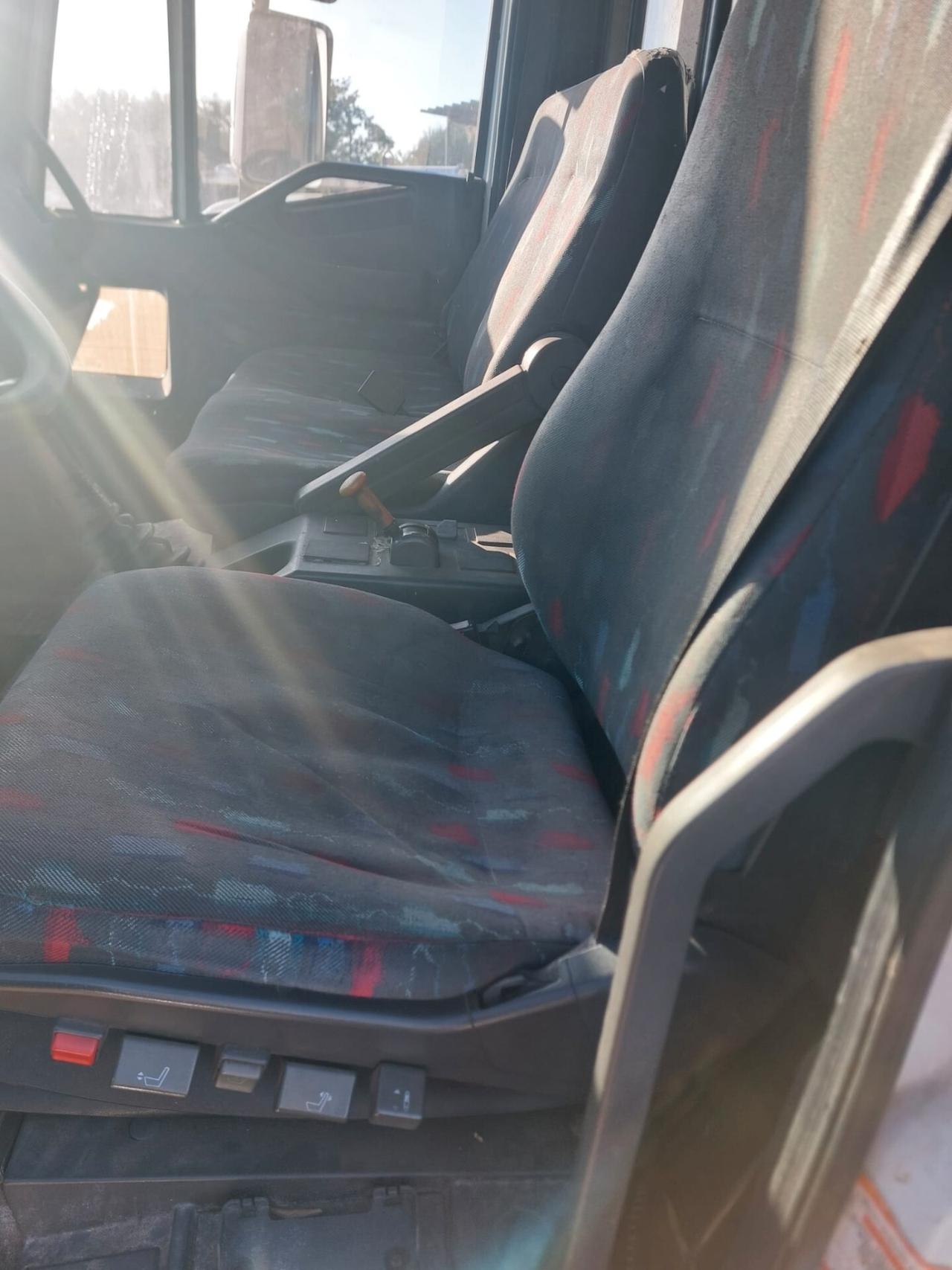 Iveco EUROCARGO 80E15 CENTINATO CON PEDANA