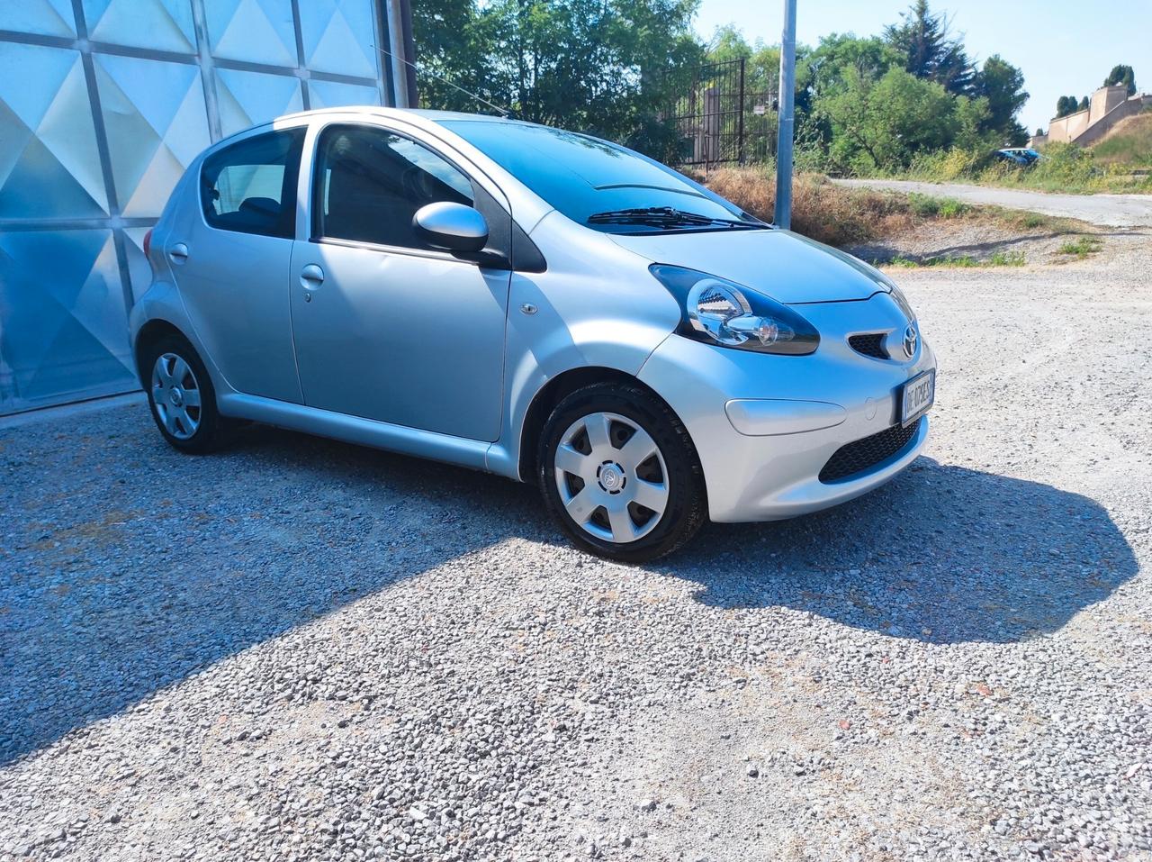 Toyota Aygo 1.0 12V VVT-i 5 porte Sol