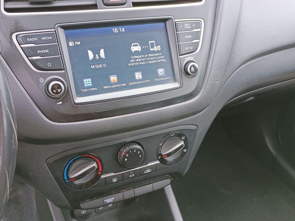 HYUNDAI i20 II 2018 - i20 1.2 mpi Connectline 75cv 5p