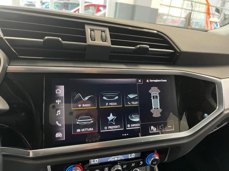 Audi Q3 Sportback 35 2.0 tdi Identity Black s-tronic
