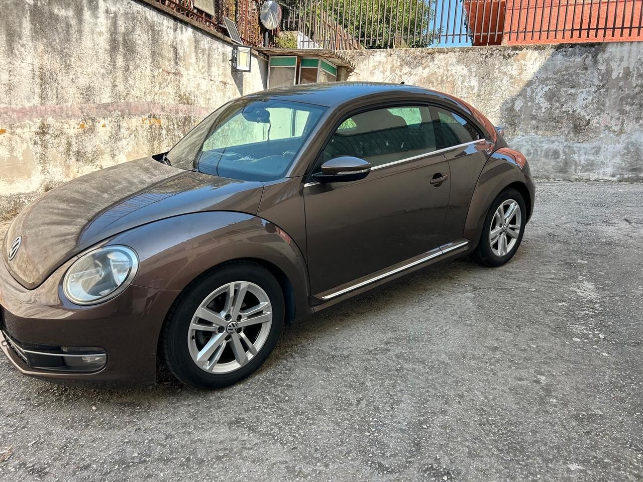 Volkswagen Maggiolino 2.0cc diesel(PRIVATO)-2012