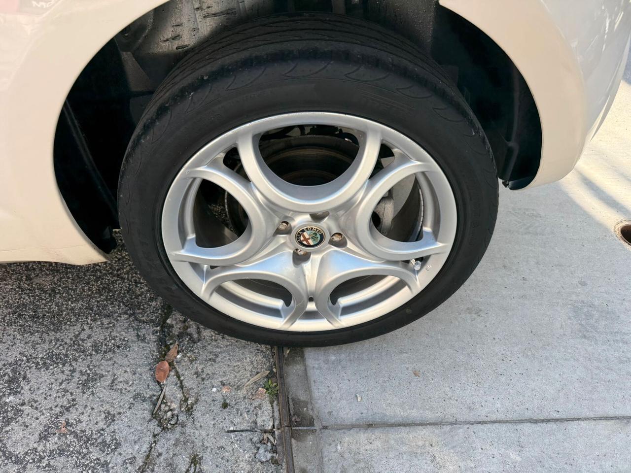 Alfa Romeo MiTo 1.6 JTDm 16V Distinctive Sport Pack