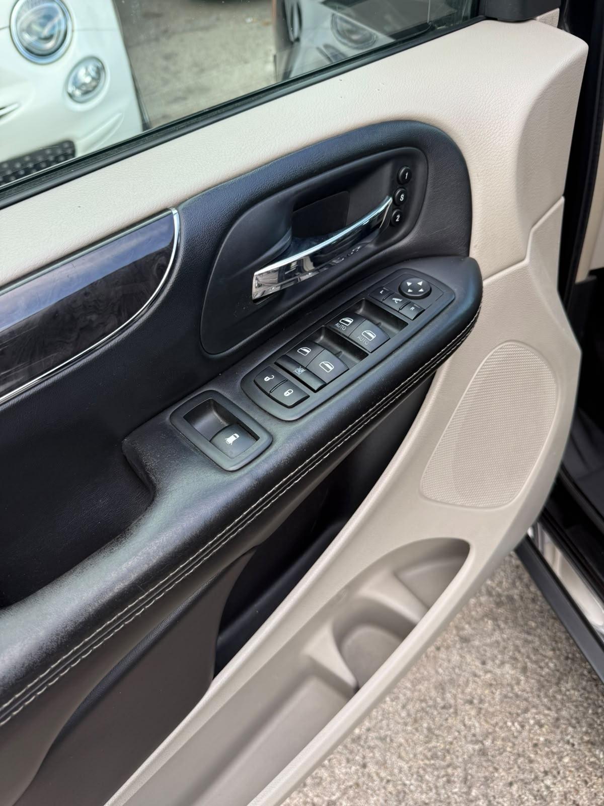 Lancia Voyager 2.8 Turbodiesel Platinum 177 CV gancio traino