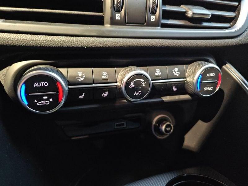 Alfa Romeo Giulia Giulia 2.2 Turbodiesel 210 CV AT8 AWD Q4 Veloce