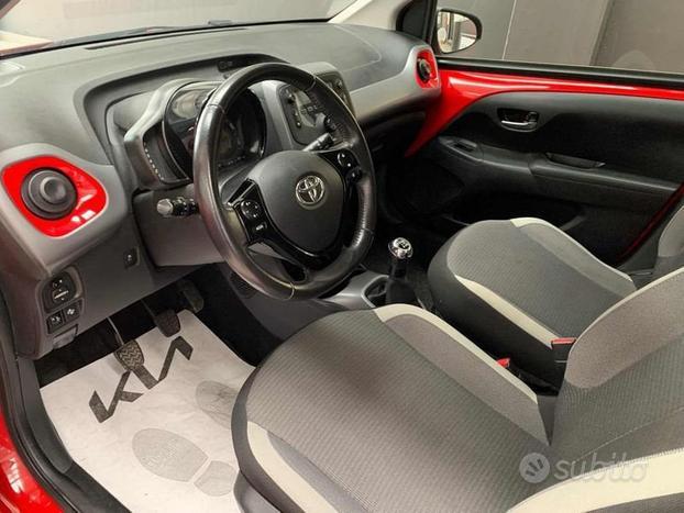 Toyota Aygo Connect 1.0 VVT-i 72 CV 5 porte x...