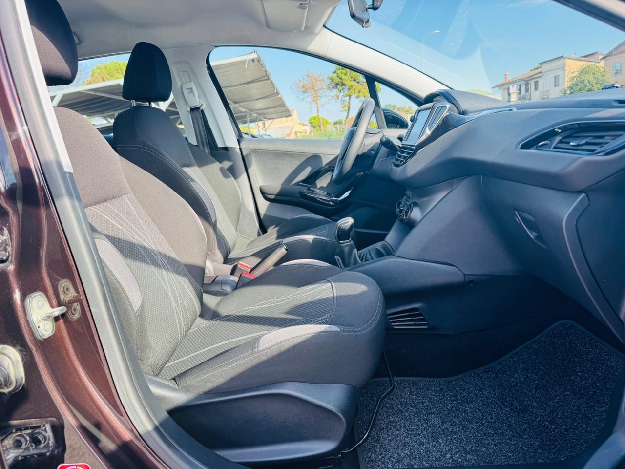 Peugeot 208 1.4 HDi 68 CV 5 porte Allure