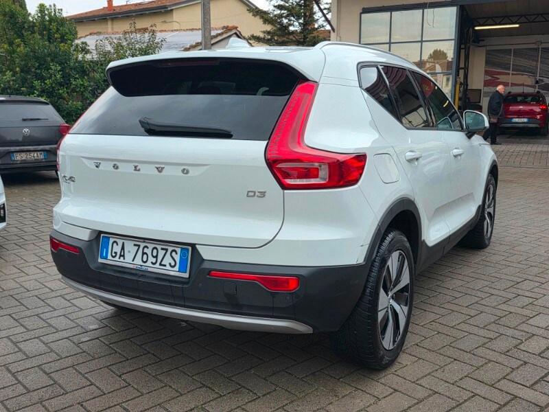 VOLVO XC40 (2017-->) XC40 D3 Geartronic Momentu...