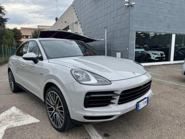 PORSCHE Cayenne Coupé 3.0 V6 E-Hybrid FULL OPT.