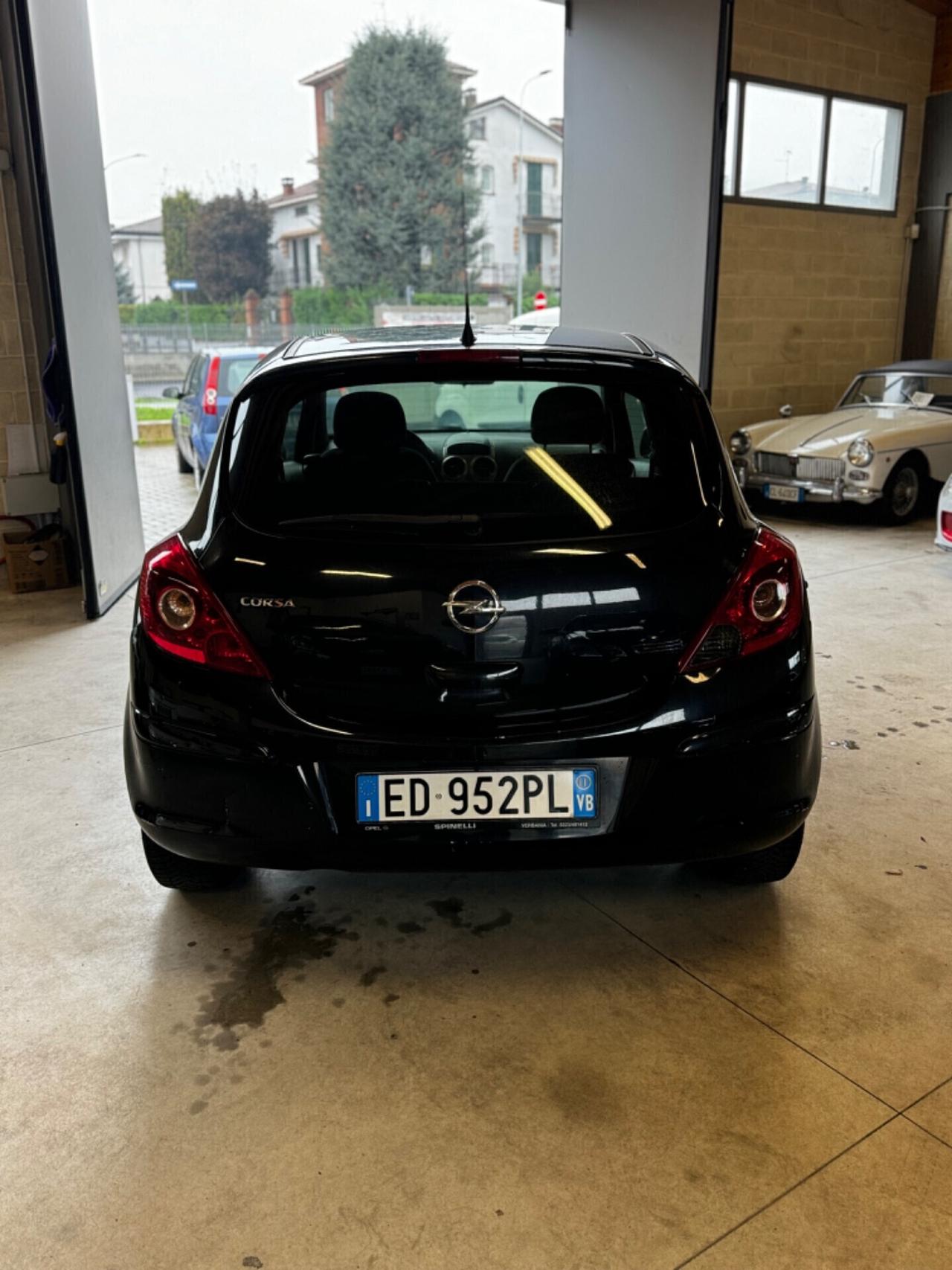 Opel Corsa 1.2 3 porte Club