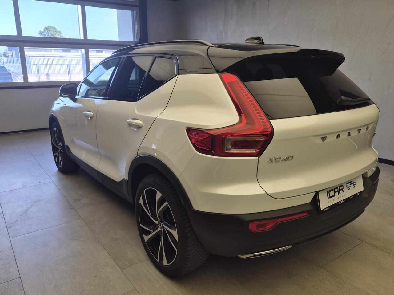 VOLVO XC40 - XC40 2.0 d4 R-design awd geartronic