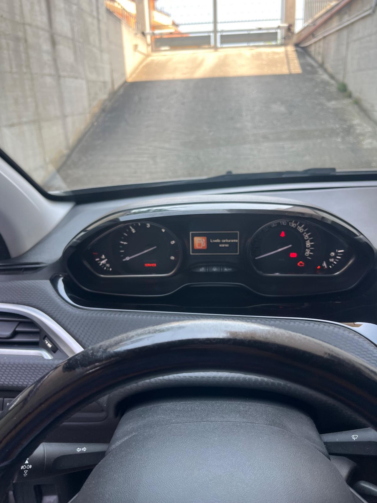 Peugeot 2008 BlueHDi 100 Allure