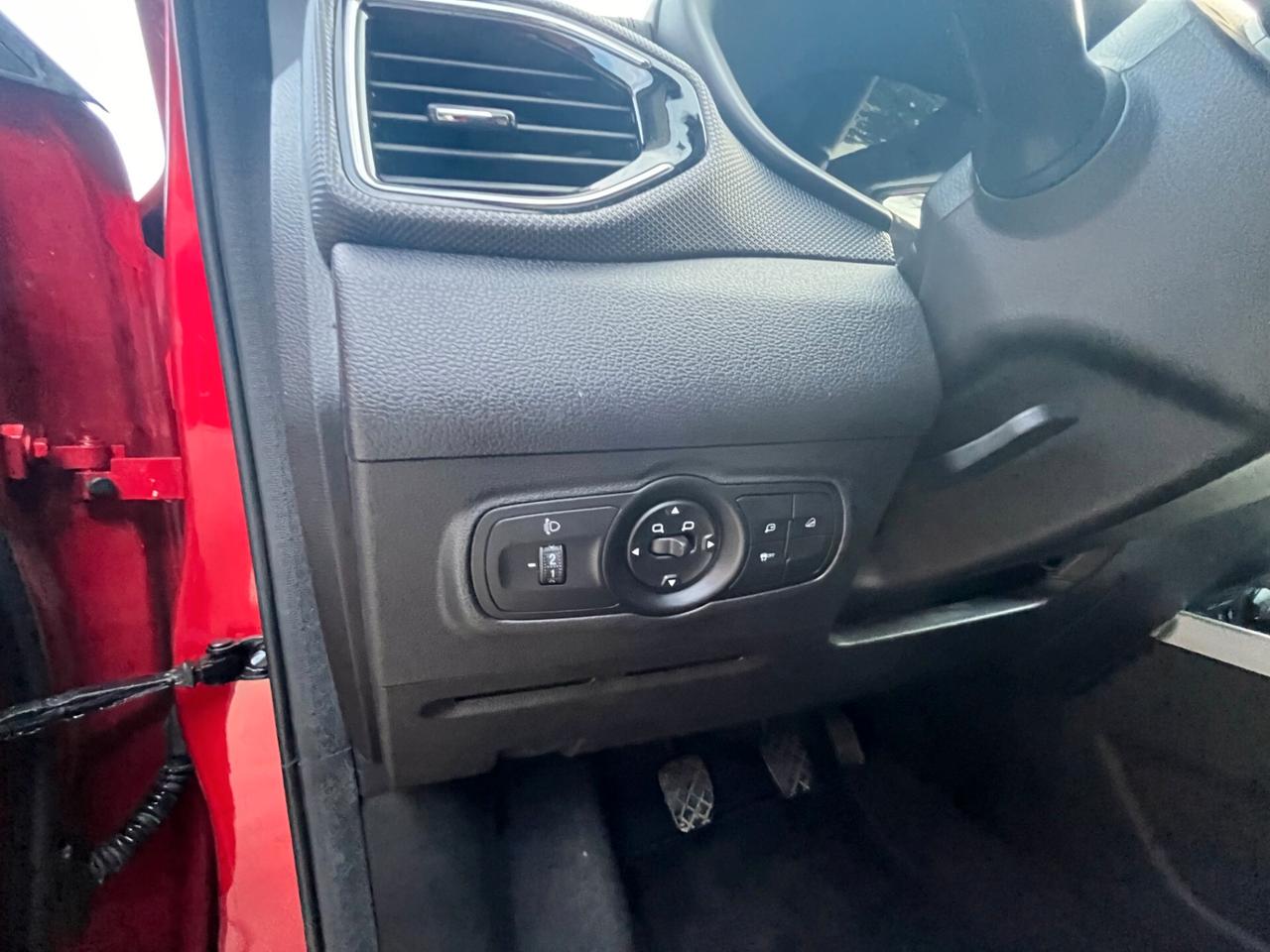 DR 4.0 1.5 GPL – 2022 – 30.000 km – Interni in pelle – Tetto apribile – Bordeaux