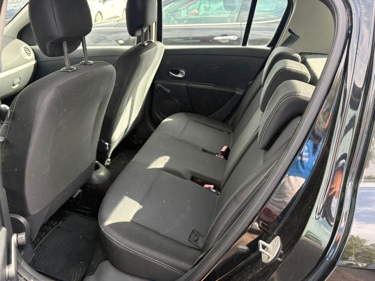 RENAULT CLIO 1.2 B - 2013