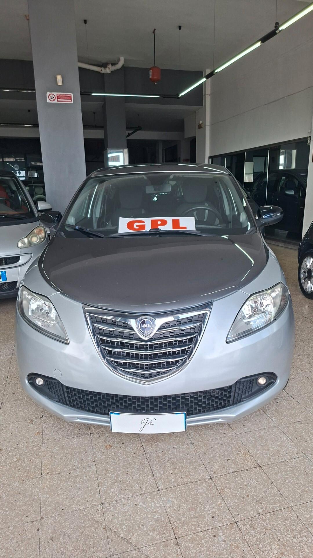 Lancia Ypsilon 1.2 69 CV 5 porte GPL Ecochic Silver