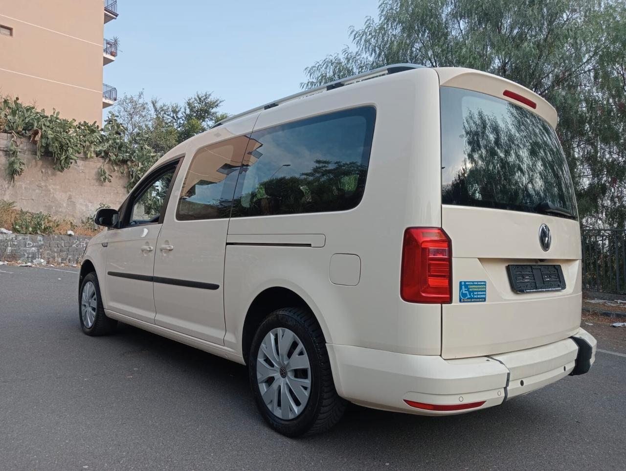 Volkswagen Caddy Pianale ribassato con rampa disabili in carrozzina