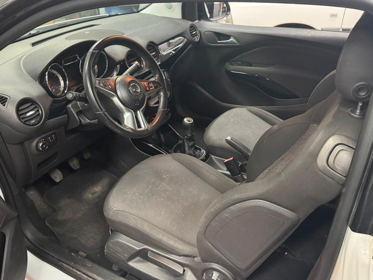 Opel Adam 1.2 70 CV White-Black