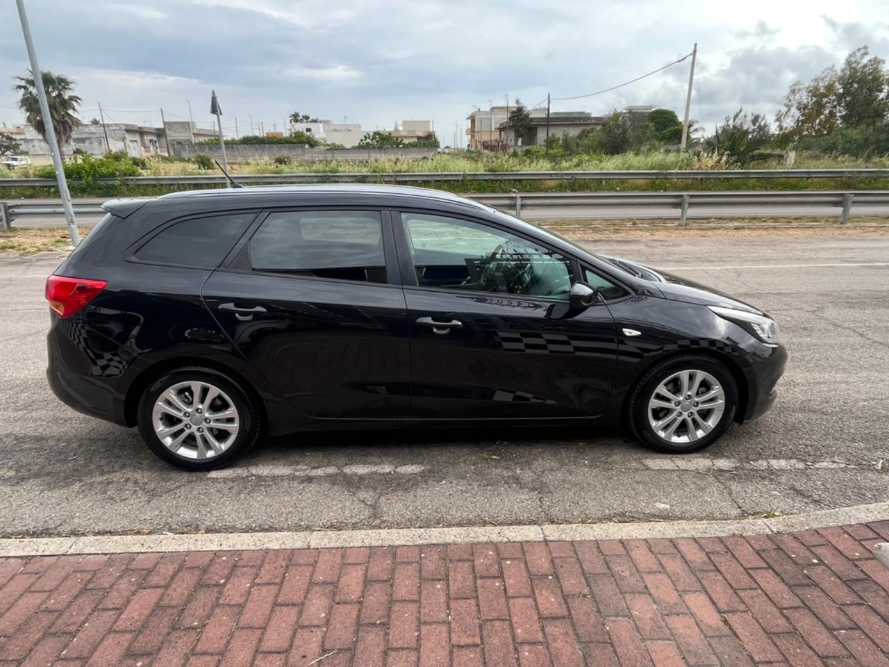 Kia Ceed 1.4 CRDi SW Cool Unipro 2012