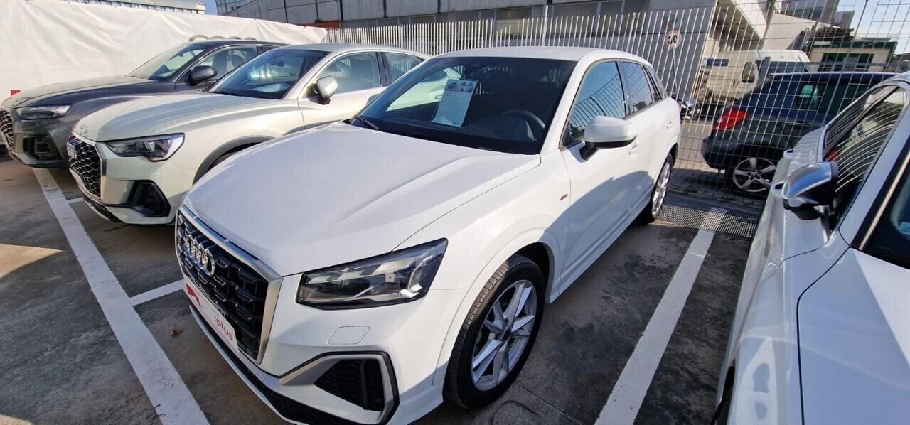 Audi Q2 30 TDI S tronic Identity Black