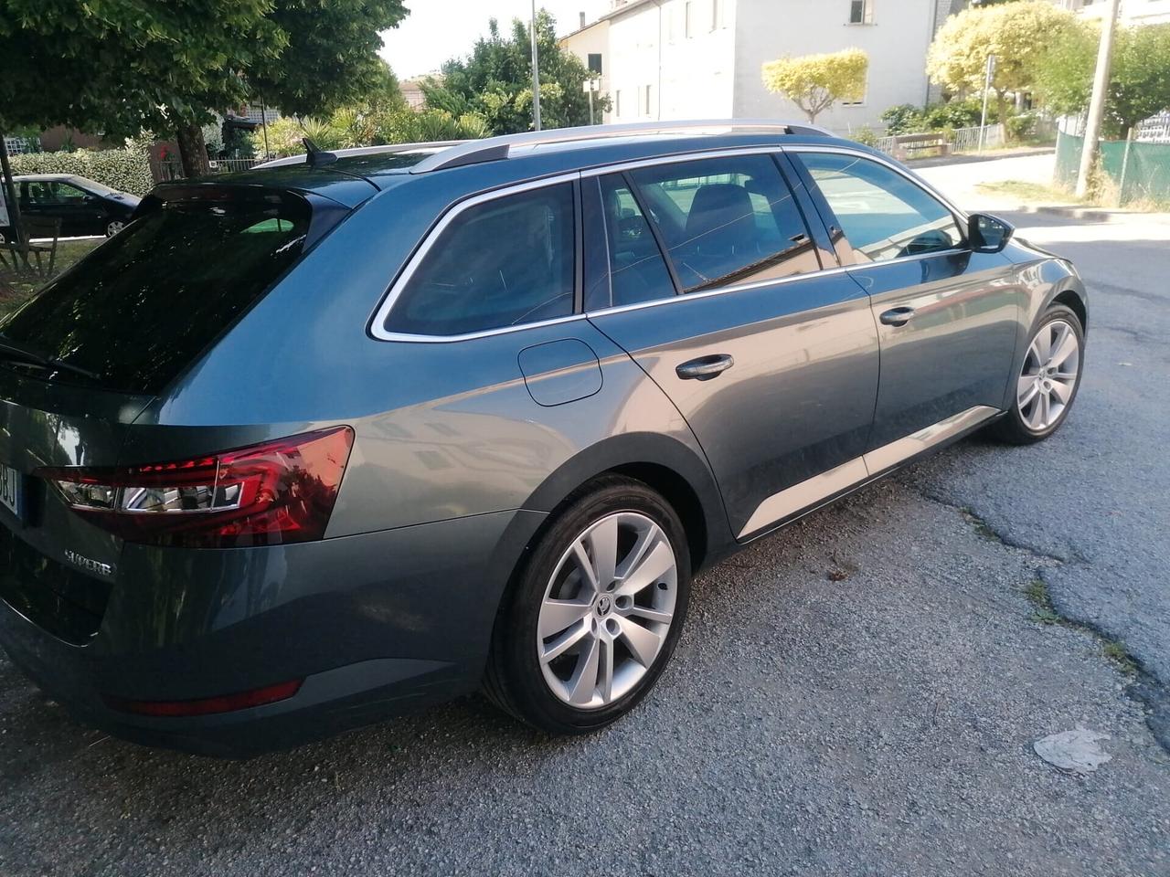 Skoda Superb 2.0 TDI DSG Wagon Executive