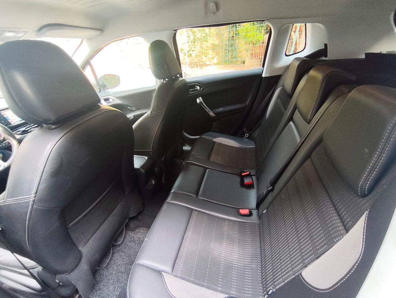 Peugeot 2008 1.6 e-HDi 92 CV Allure leggi